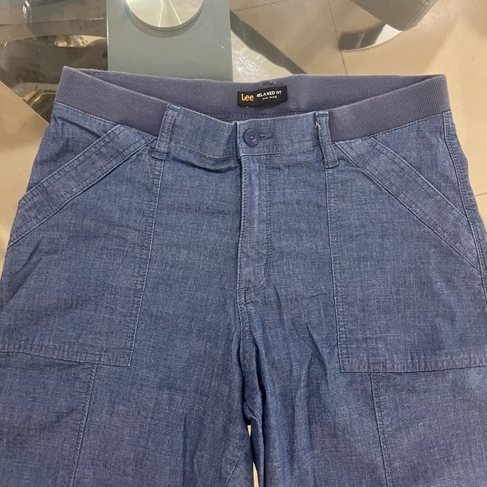 LEE RELAXED FIT MID RISE DENIM CAPRIS SIZE 12 - Picture 2 of 7